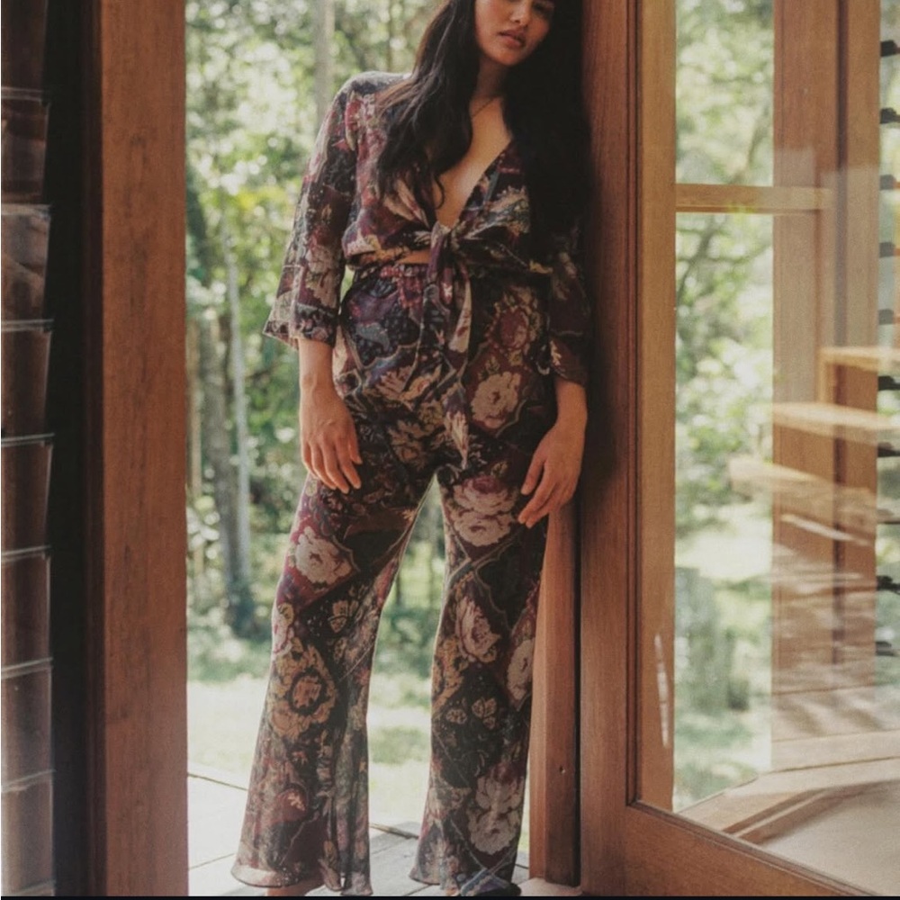 Dazed but amazed floral pants size 1